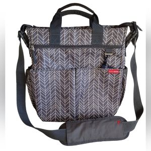Skip Hop diaper bag. Excellent Cond! Gray. Zero wear.